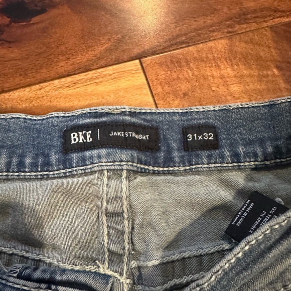 BKE 31 x 32 Tyler Medium Wash Jeans Men's in mint condition - Picture 3 of 5